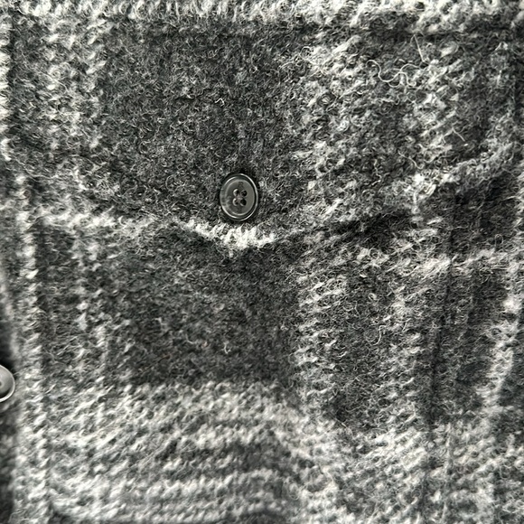 Gorgeous Banana Republic black and white Shacket size medium. Never worn - Picture 4 of 5